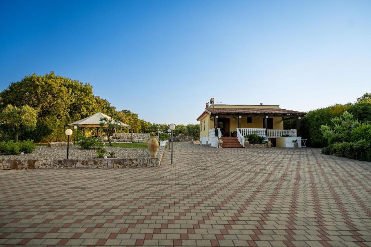 Villa Patrizia-Luxury Villa Mottola Extérieur photo